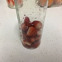 #百变水果花样吃# 草莓思慕雪的做法图解2
