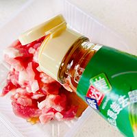 #夏至日，大口吃面#吃上肉丝雪菜小炒河粉的做法图解3