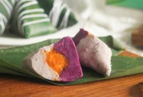 打破传统，惊艳味蕾！紫薯芋泥蛋黄粽的做法