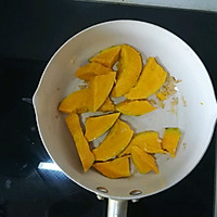 鲜味南瓜浓汤面：宝宝营养辅食食谱菜谱的做法图解4