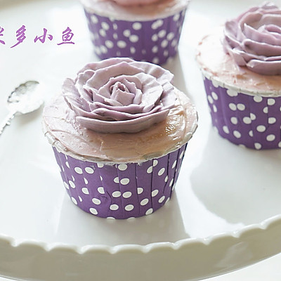 奶油霜紫色杯子蛋糕