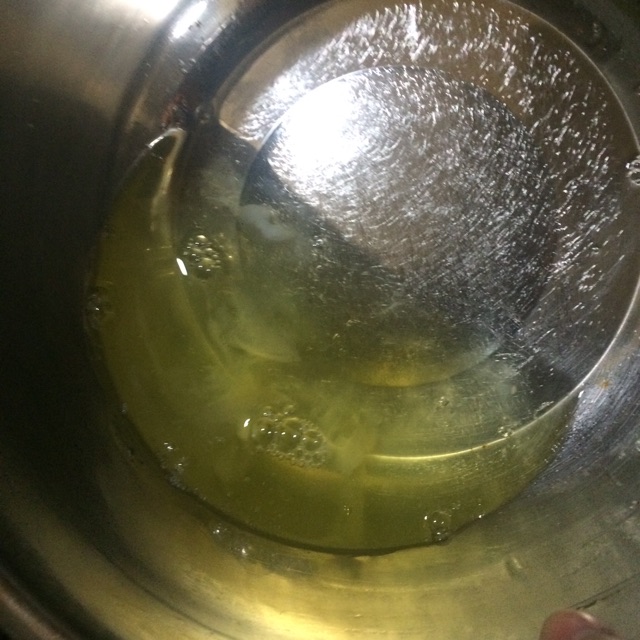 不裂不塌腰的戚风蛋糕（八寸）的做法图解2