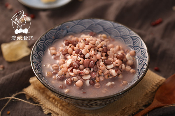 红豆薏米芡实祛湿三宝粥的做法