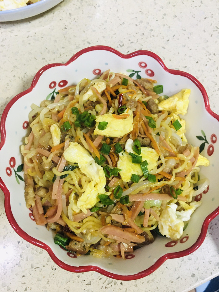 豆芽炒泡面的做法