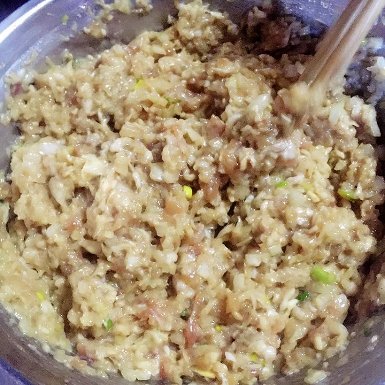小年夜洋葱饺子的做法