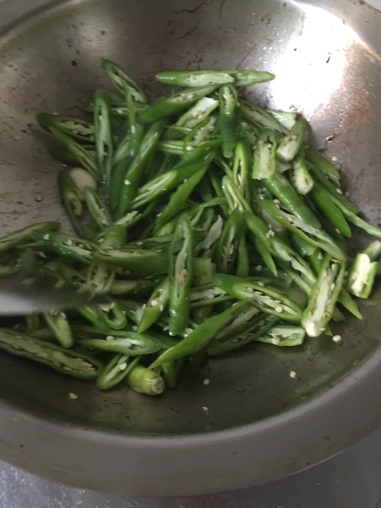 超开胃超爽的农家小炒肉（辣椒炒肉）的做法图解5