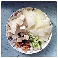白菜炖豆腐汤的做法图解1