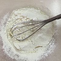 火腿肉松蛋糕卷的做法图解2
