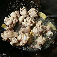香辣，香菇炖鸡中翅的做法图解2