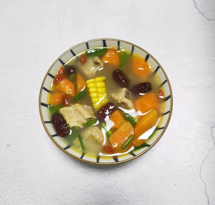 胡萝卜玉米汤的做法