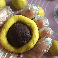 豆沙南瓜饼的做法图解3