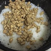 鸡胸脯焖饭的做法图解5