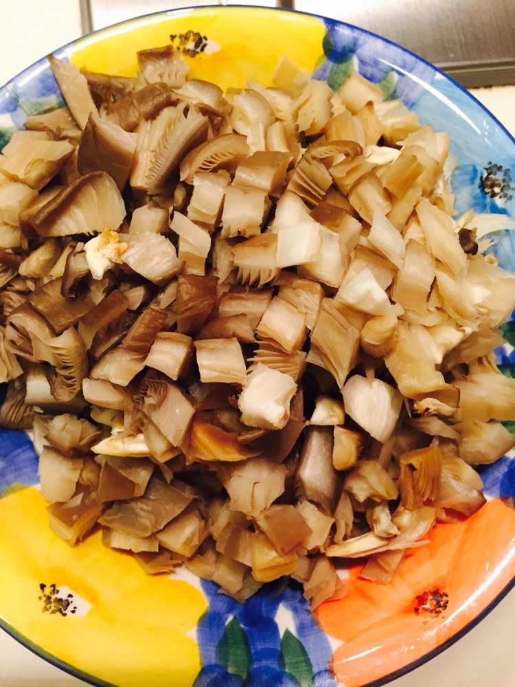 蘑菇香辣牛肉酱的做法图解1