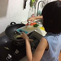 香草鲜虾意大利面的做法图解3