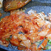 辣白菜五花炒饭#10分钟早餐大挑战#的做法图解7