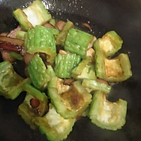 #中秋团圆食味#潮州腊肉炒苦瓜的做法图解3