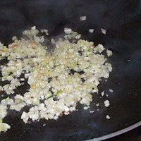 耿子哥的蒜香粉丝烤巴沙鱼块的做法图解3