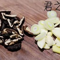 香菇蒸鸡，随便做做都好吃的菜~的做法图解6