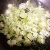 炒菜花的做法图解1