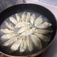 锅贴）的做法图解7