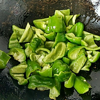 青椒土豆溜肉片的做法图解3