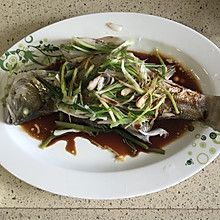 嫩滑清蒸鲈鱼
