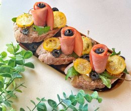 #西班牙橄榄西餐创意菜#西班牙橄榄火腿欧包披萨的做法