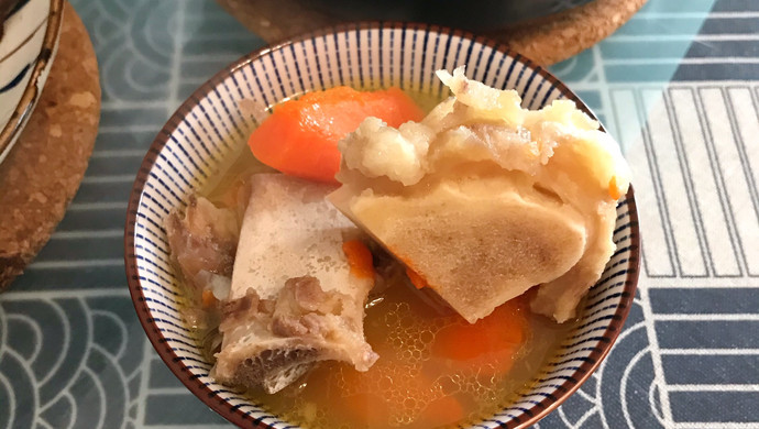 爱心红萝卜土豆牛骨汤