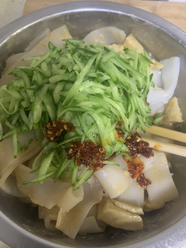 东北口味凉皮自制加配料的做法