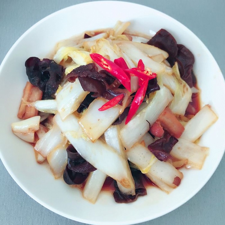 宝宝爱吃-大白菜木耳炒肉的做法