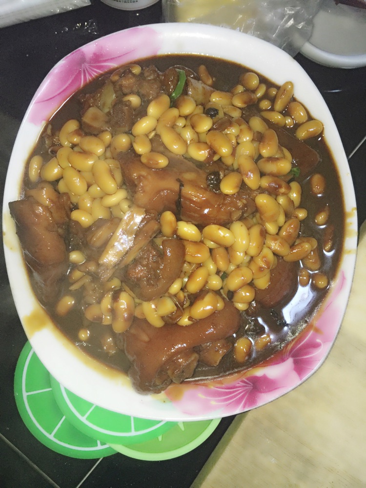 黄豆炖猪脚的做法图解6