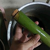 五步完成竹筒粽乌米粽的做法图解5