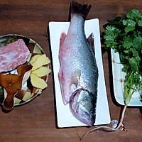 脾胃虚弱者之健康食谱——陈皮粥油浸鲈鱼片的做法图解1