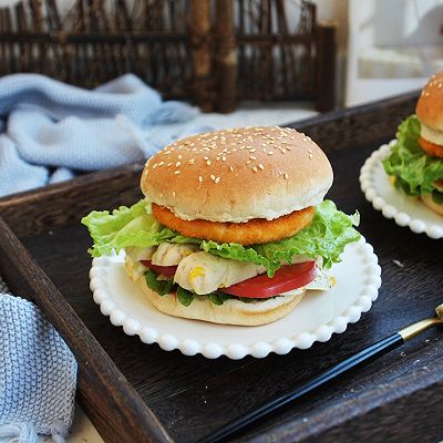  鸡肉玉米香肠汉堡