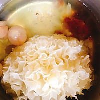 桃胶皂角米炖银耳的做法图解8