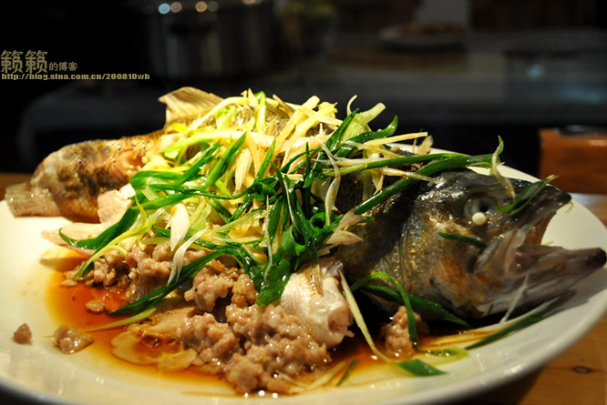 Steamed perch with meat cake