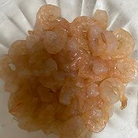 荷兰豆炒虾仁的做法图解1