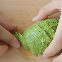 牛油果玫瑰花的做法图解3