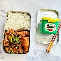 #葱伴侣豆瓣酱能蘸善炒#香菇鸡腿盒饭的做法图解8