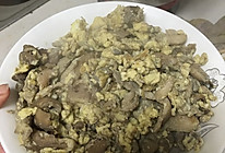 蘑菇炒鸡蛋的做法