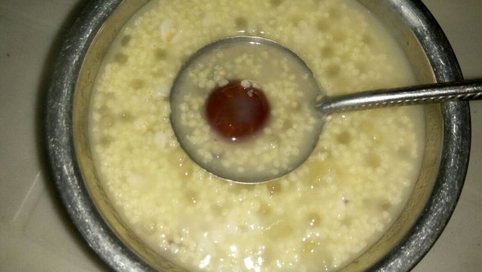 雪莲果薏仁红枣小米粥