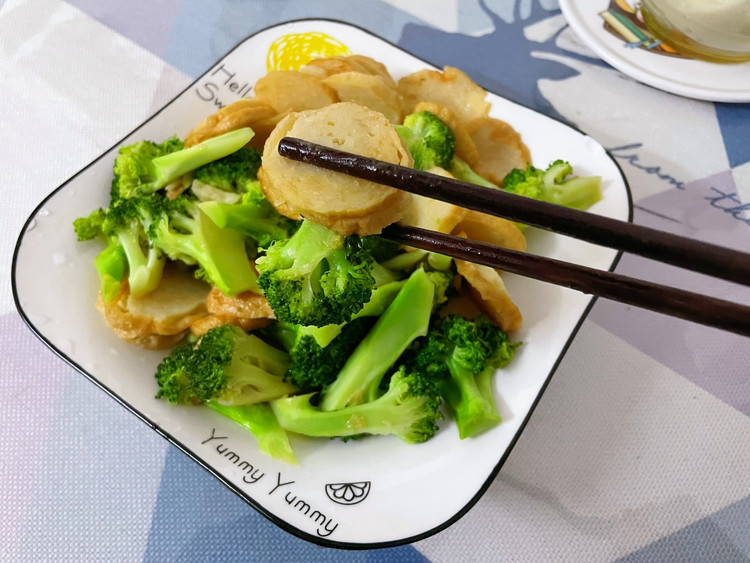 西兰花炒肉卷（下饭菜）的做法
