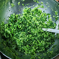 茼蒿虾仁豆干馅蒸饺的做法图解1
