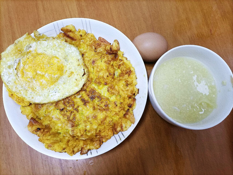 大米饭鸡蛋饼的做法
