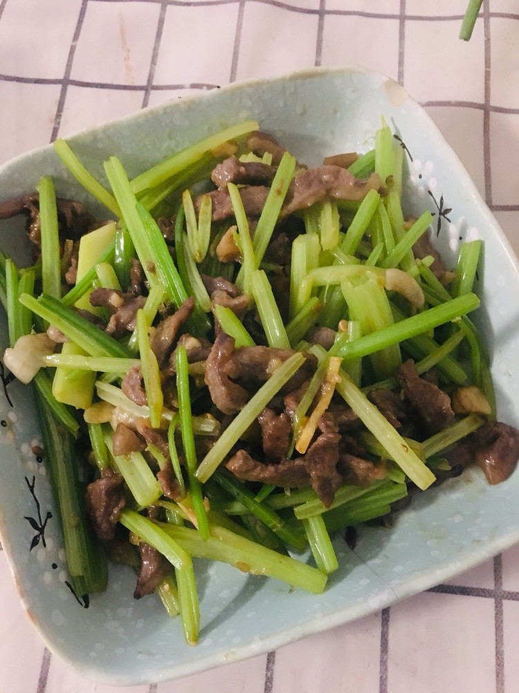 泡椒芹菜炒牛肉的做法