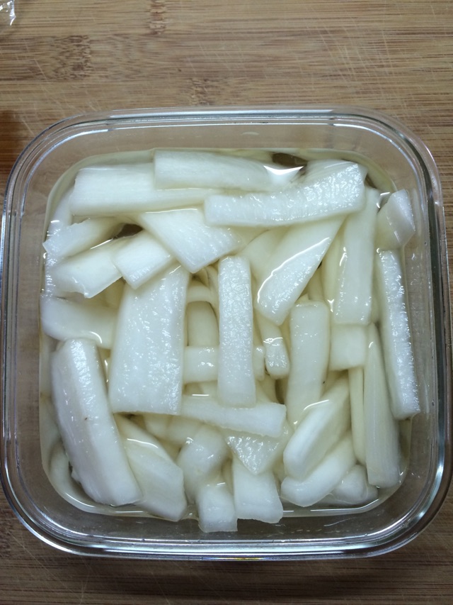 酸甜萝卜的做法图解1