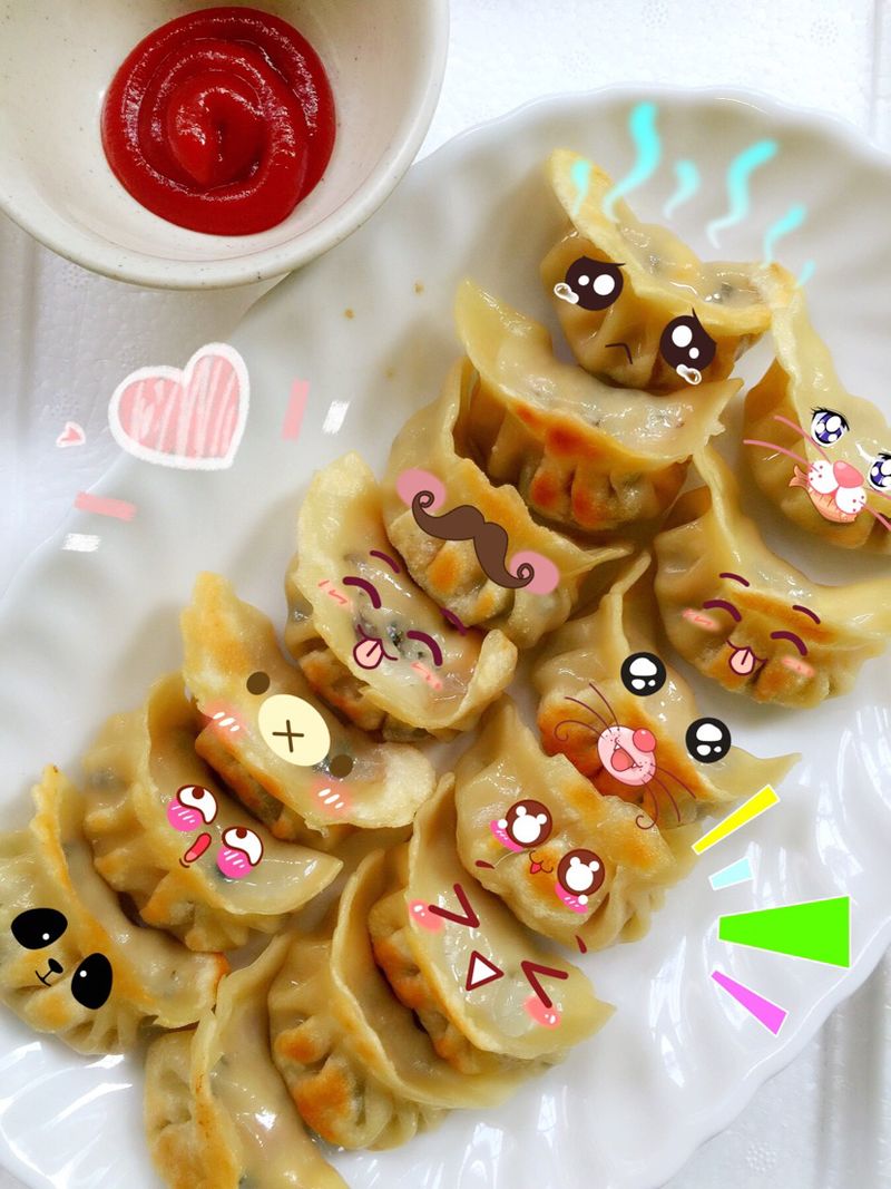 紫洋葱、木耳、玉米猪肉煎饺