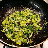 #西班牙橄榄披萨沙拉创意菜#黑橄榄素炒油菜的做法图解11