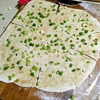 外酥里嫩葱花饼的做法图解5