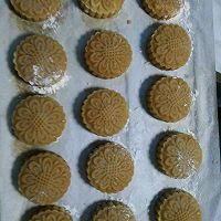 广式月饼之莲蓉蛋黄的做法图解8